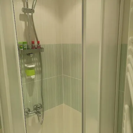 Studio 1 Iceberg With Equipped Kitchen